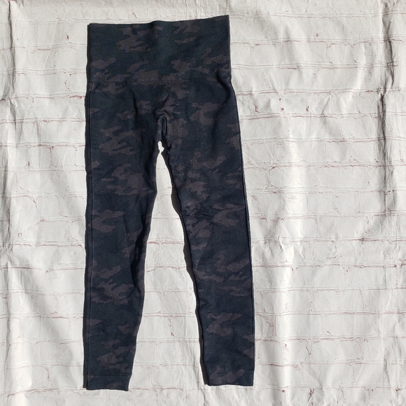 Spanx Camo Seamless Leggings size xs - Picture 5 of 6